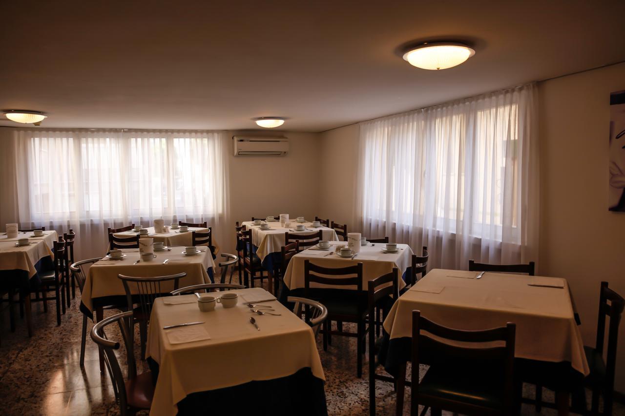 Hotel Venus Rimini Kültér fotó