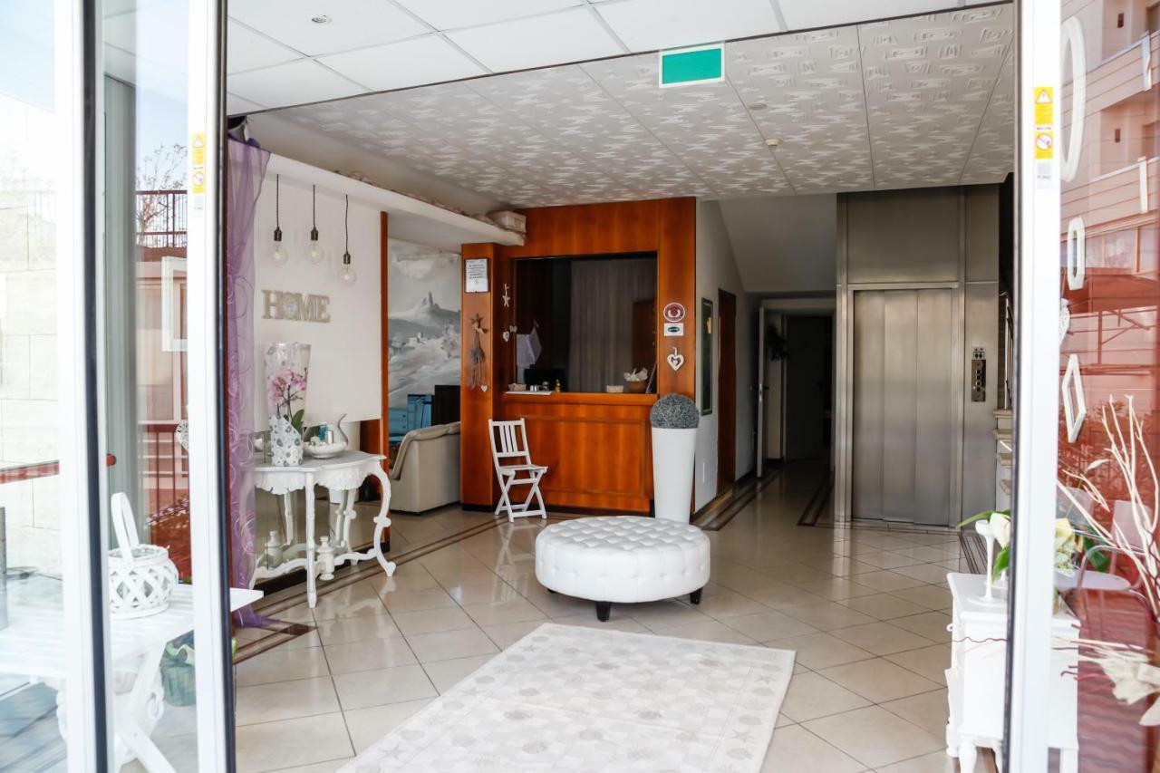 Hotel Venus Rimini Kültér fotó